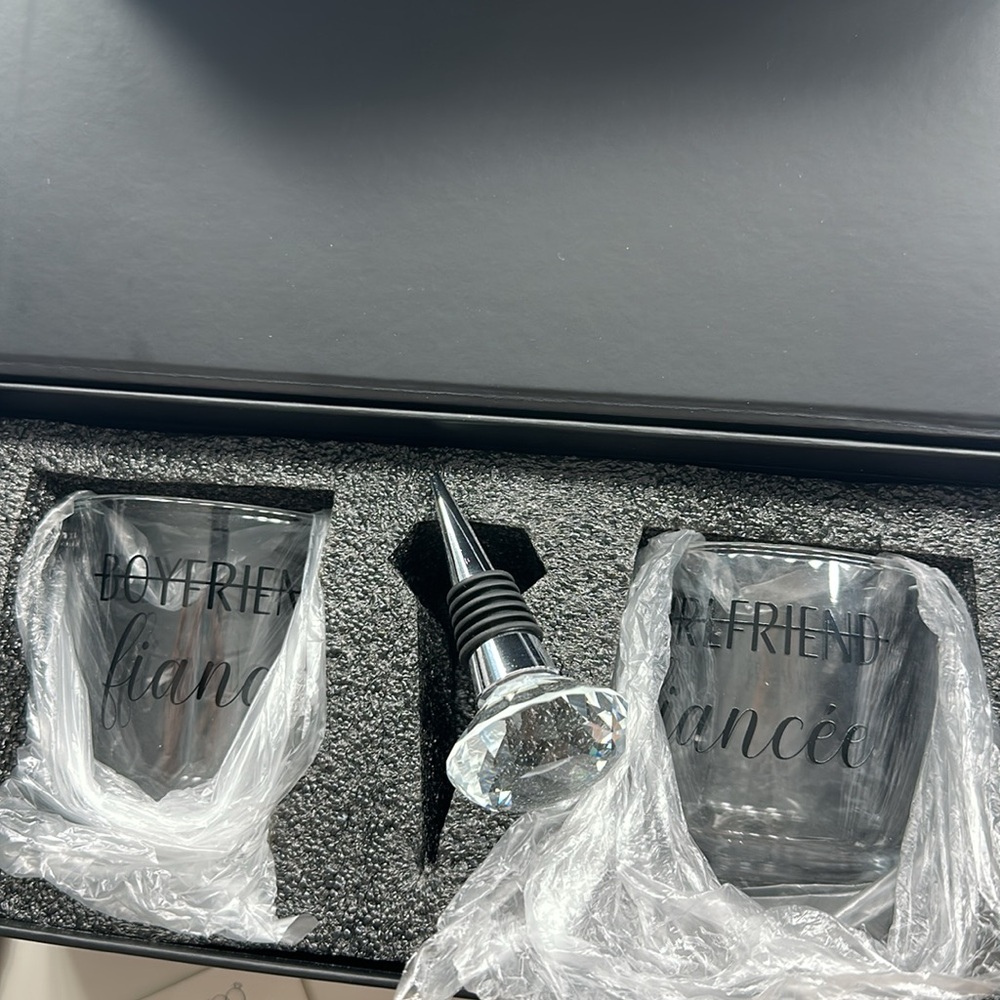 Fiance Wine Glasses with Wine Stopper